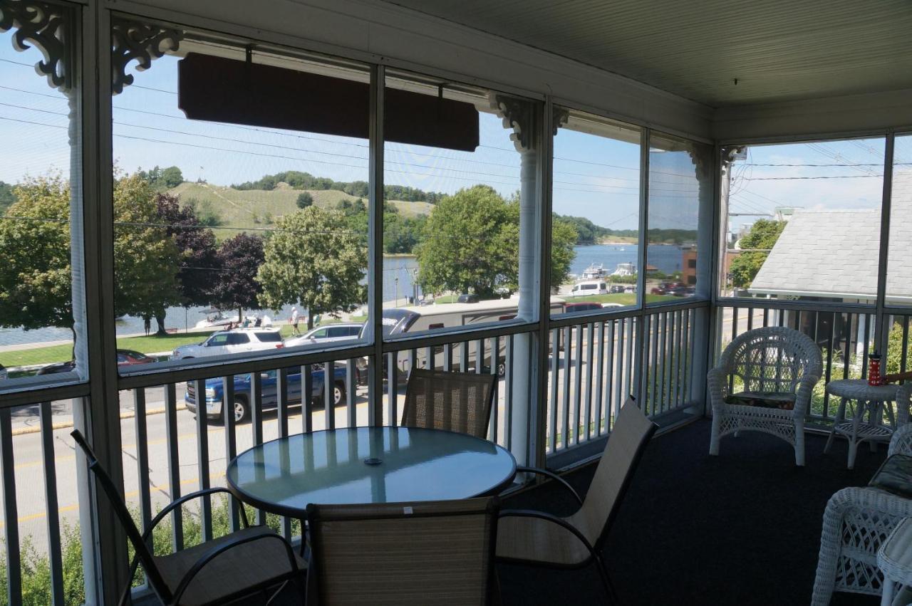 Harbor House Inn Гранд Хейвън Екстериор снимка